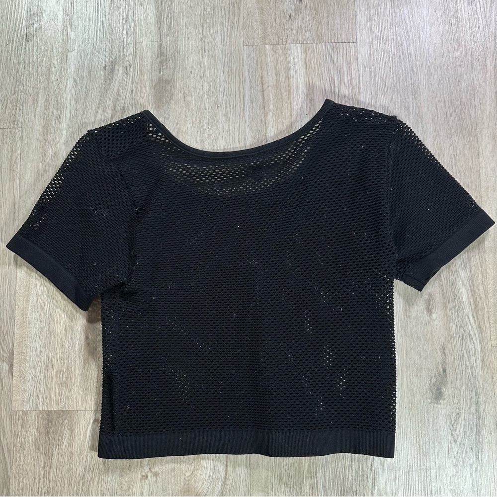 Onzie Women’s Black Fishnet Crop Top, One Size Fits All, Lightly Used - Picture 3 of 4